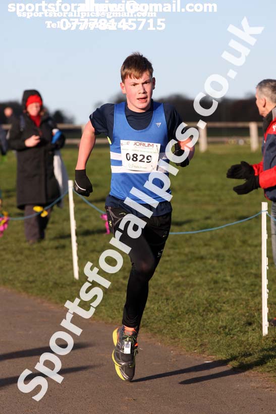 Boys and girls under-13s Heaton Harriers Memorial Road Races, Newcastle. Photo:  David T. Hewitson/Sports for All Pics